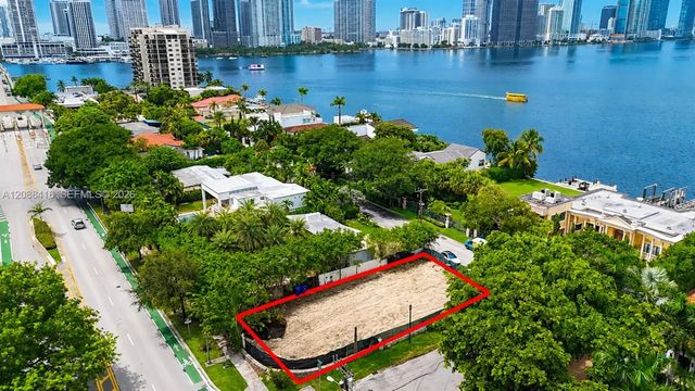 920 N Venetian Drive, Miami