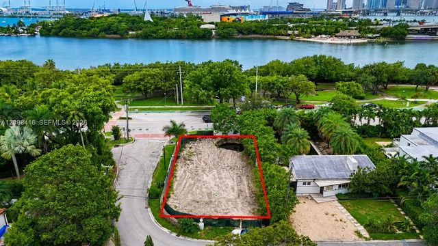 2 of 10 - 920 N Venetian Drive, Miami, FL