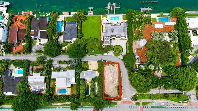 4 of 10 - 920 N Venetian Drive, Miami, FL