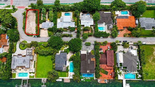 5 of 10 - 920 N Venetian Drive, Miami, FL