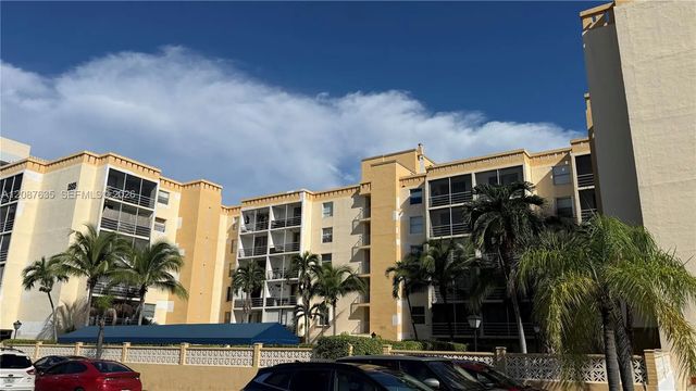 2 of 23 - 2935 Ne 163rd Street #2q, North Miami Beach, FL