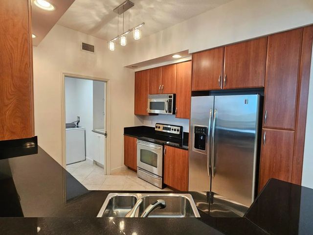 5 of 20 - 801 S Olive Avenue #1604, West Palm Beach, FL