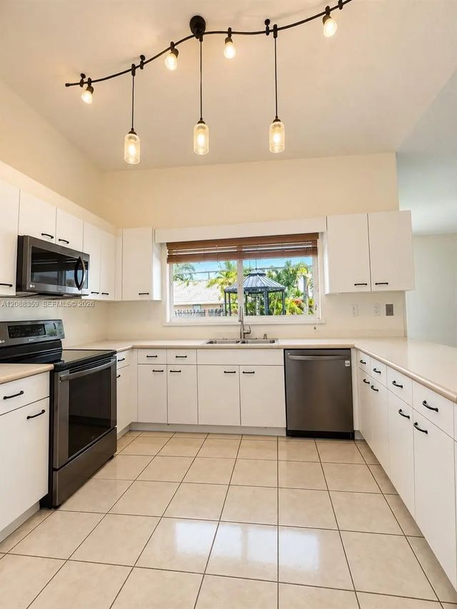 4 of 25 - 16080 Sw 155th Court, Miami, FL