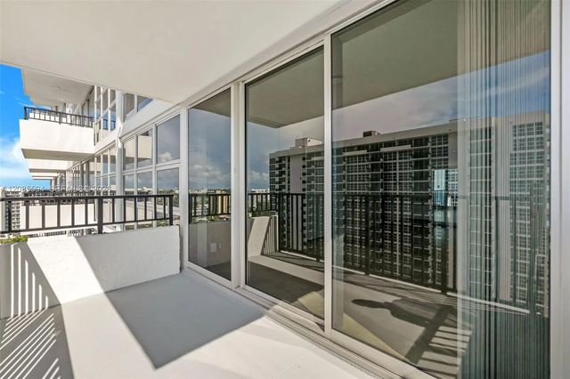 5 of 30 - 531 N Ocean Boulevard #1510, Pompano Beach, FL