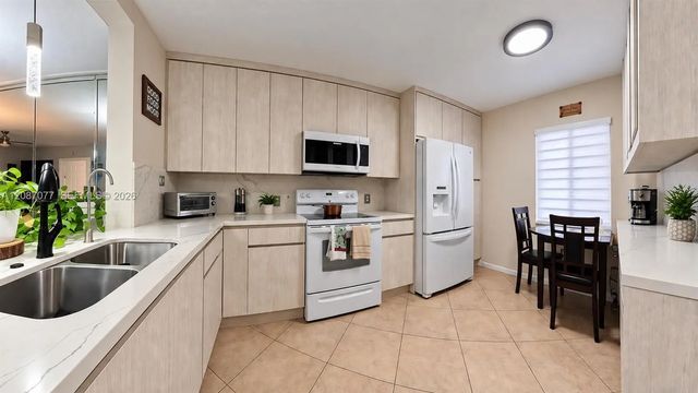5 of 23 - 1400 Sw 137th Avenue #305f, Pembroke Pines, FL