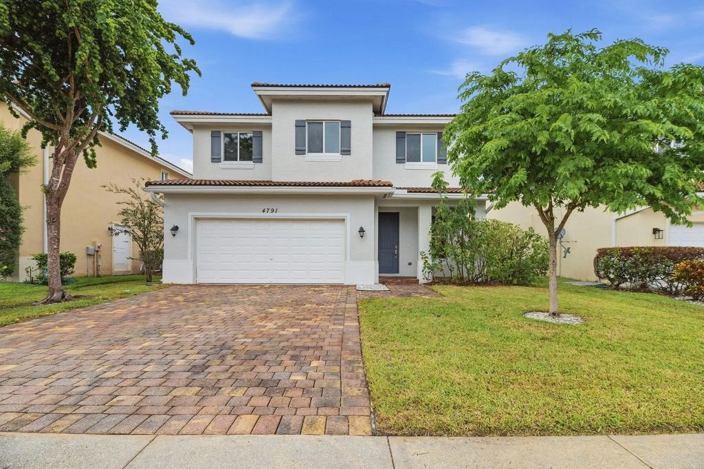 4791 Foxtail Palm Court, Greenacres
