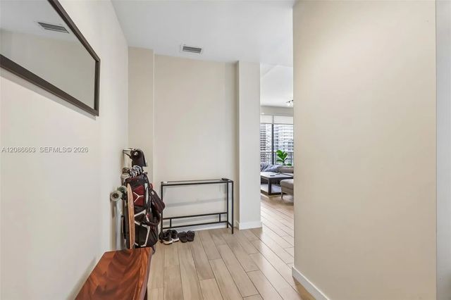 3 of 34 - 999 Sw 1st Avenue #uph12, Miami, FL