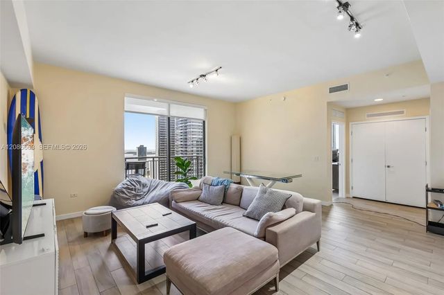 4 of 34 - 999 Sw 1st Avenue #uph12, Miami, FL