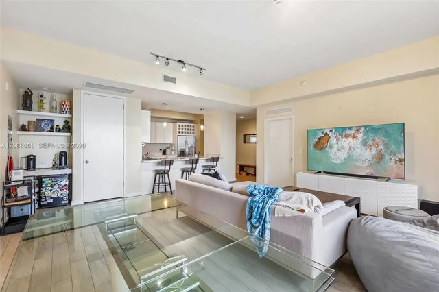 5 of 34 - 999 Sw 1st Avenue #uph12, Miami, FL