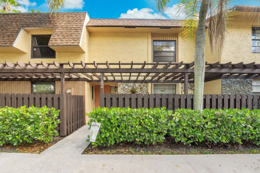 1142 N University Drive, Plantation