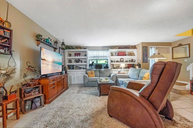 3 of 32 - 1142 N University Drive, Plantation, FL