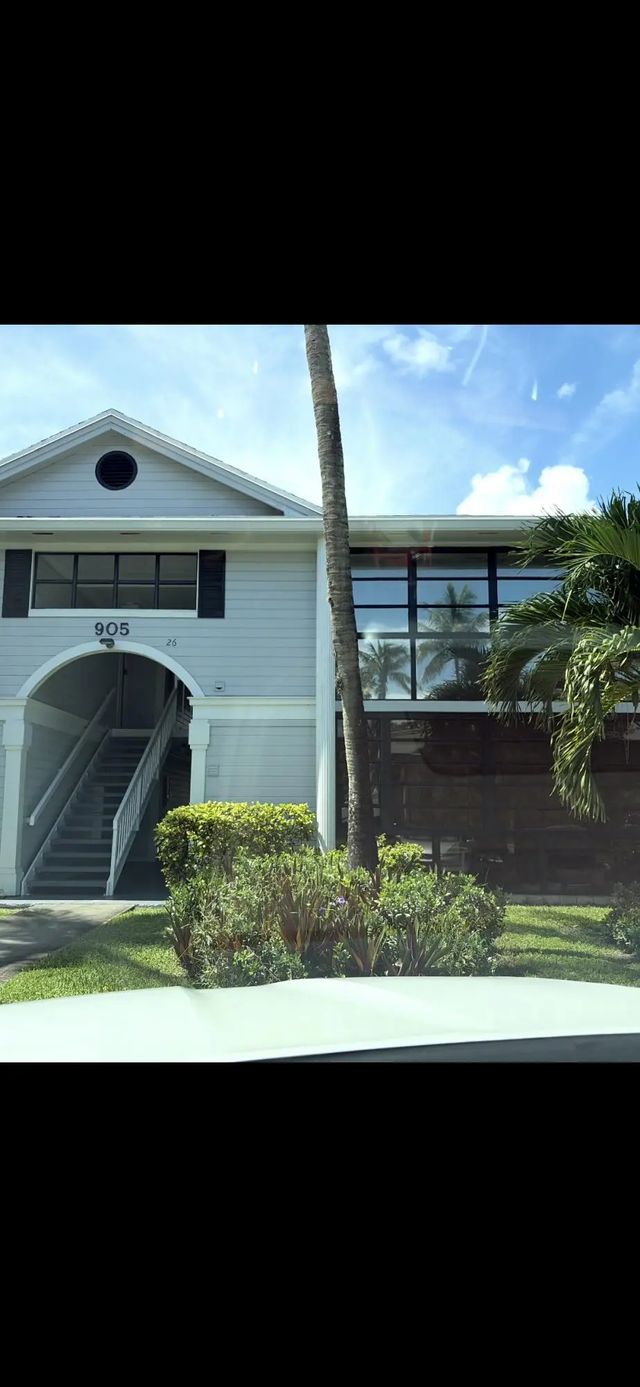 4 of 9 - 905 Ne 199th Street #204, Miami, FL