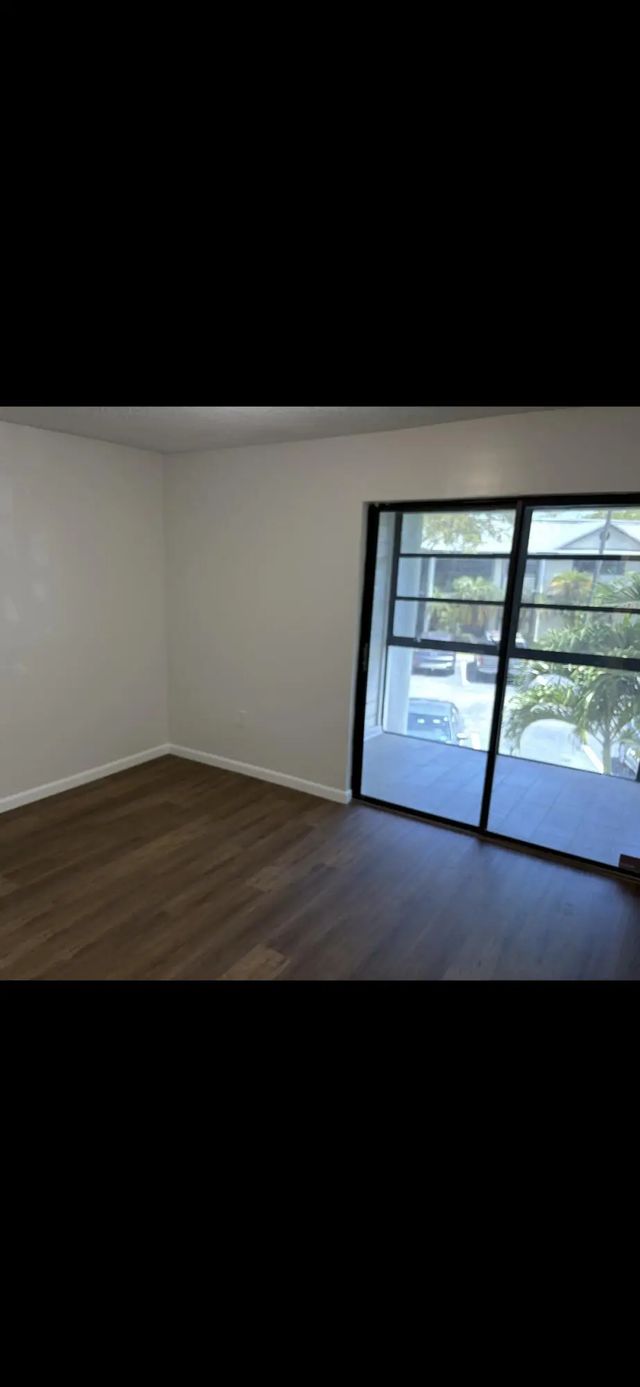 5 of 9 - 905 Ne 199th Street #204, Miami, FL