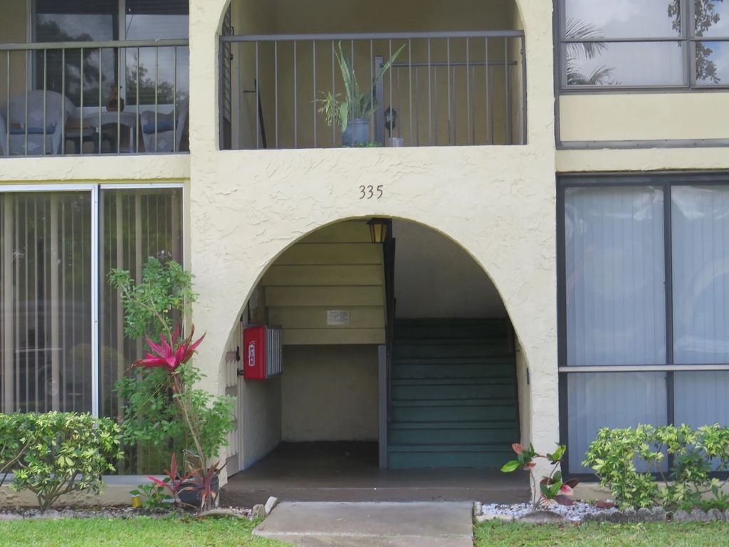 335 Pine Ridge Circle #d-1, Greenacres