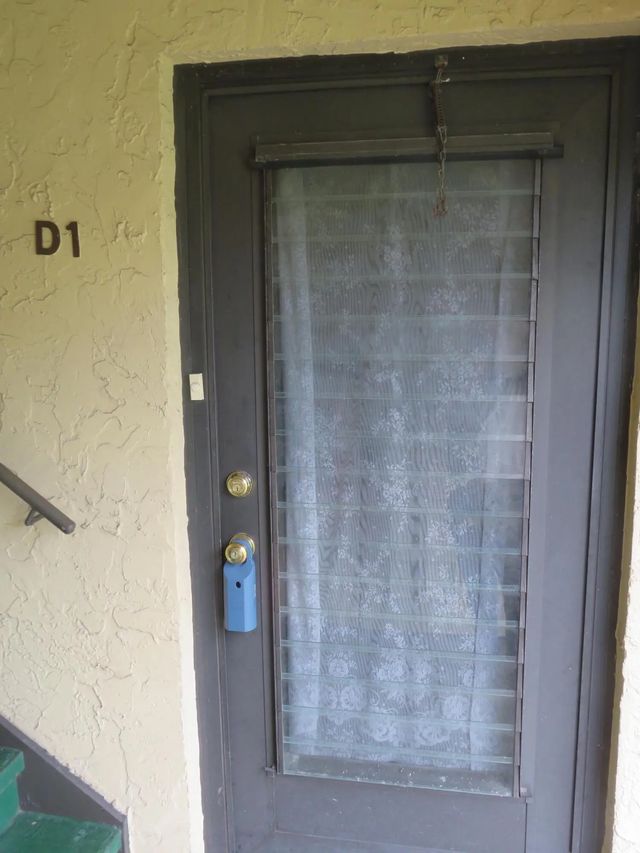 2 of 30 - 335 Pine Ridge Circle #d-1, Greenacres, FL