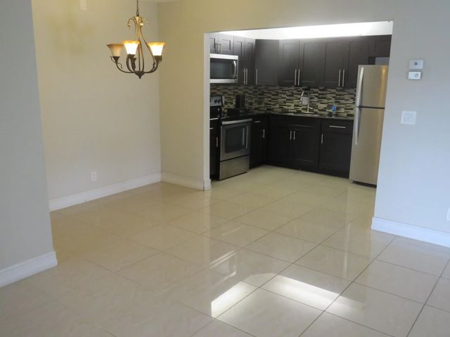5 of 30 - 335 Pine Ridge Circle #d-1, Greenacres, FL
