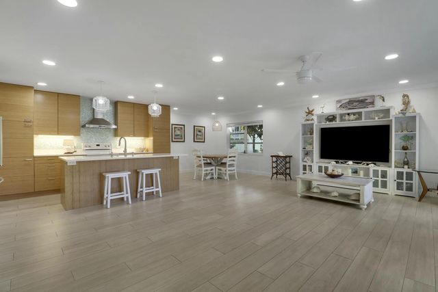 5 of 30 - 232 Seabreeze Circle, Jupiter, FL
