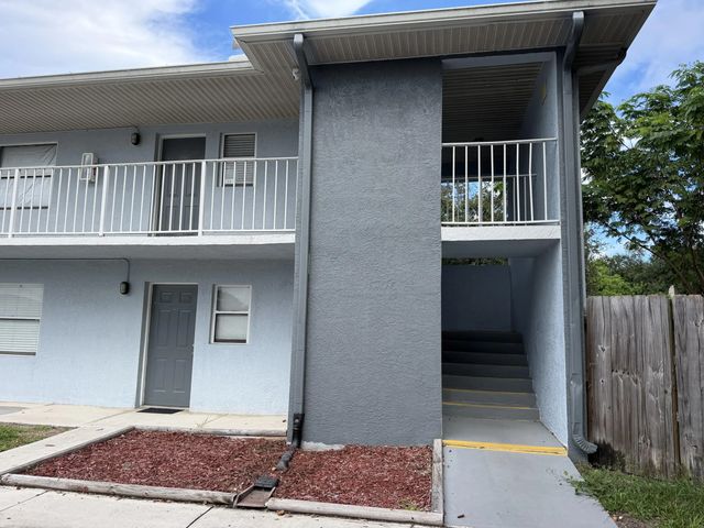605 Ixoria Avenue #unit 21, Fort Pierce