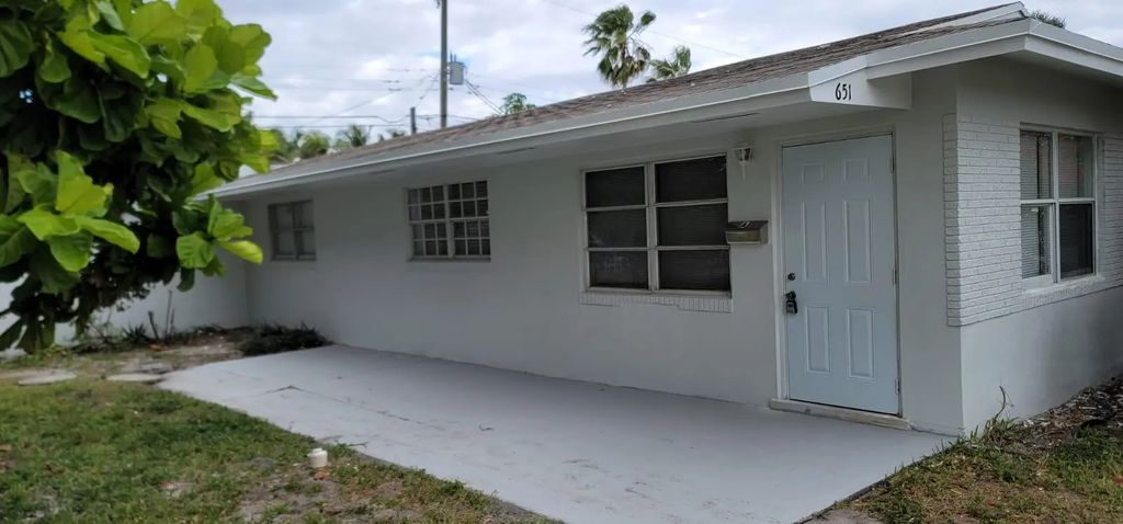 651 Ne 46th Court, Oakland Park