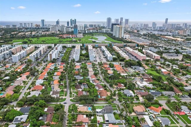 2 of 38 - 918 Ne 4th Street, Hallandale Beach, FL