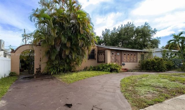 3 of 44 - 4070 Nw 6th Street, Miami, FL