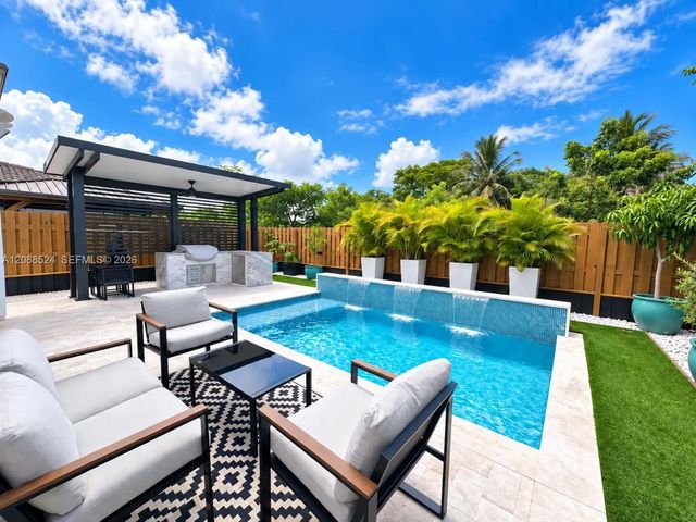 2265 Nw 131st Circle, Miami