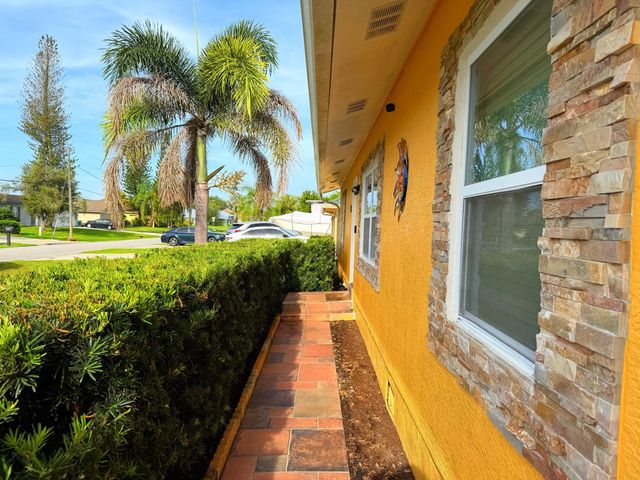 3 of 40 - 751 Nw Tremont Avenue, Port St. Lucie, FL