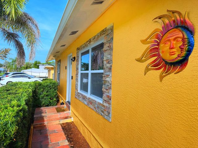 4 of 40 - 751 Nw Tremont Avenue, Port St. Lucie, FL