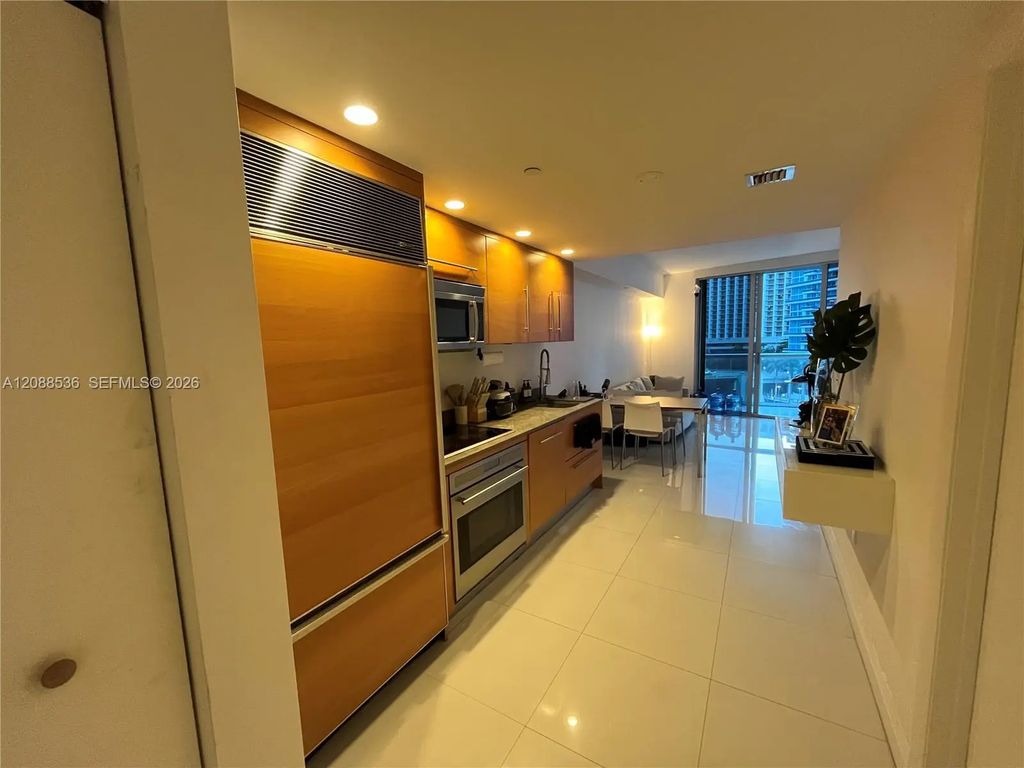 465 Brickell Avenue #804, Miami