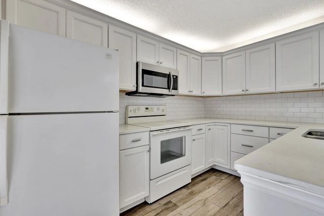 4 of 39 - 7118 71st Way, West Palm Beach, FL