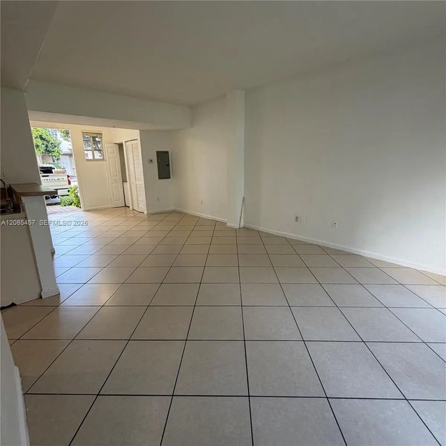 4 of 24 - 1965 Freeport Lane #1965, Riviera Beach, FL