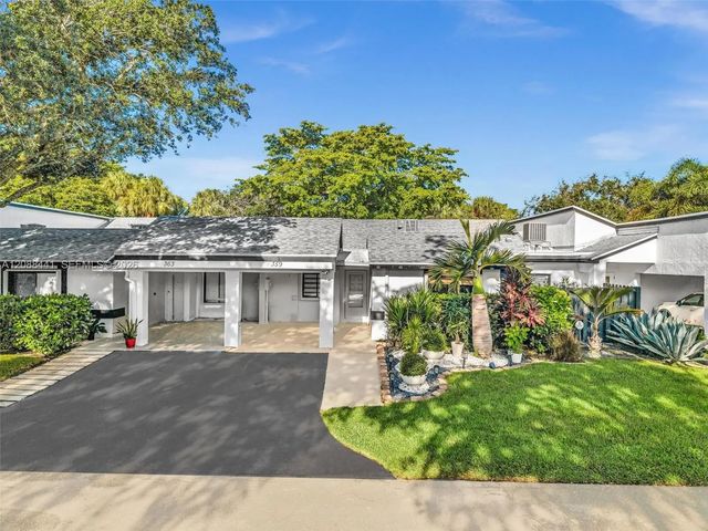 359 Fairway Circle #59, Weston
