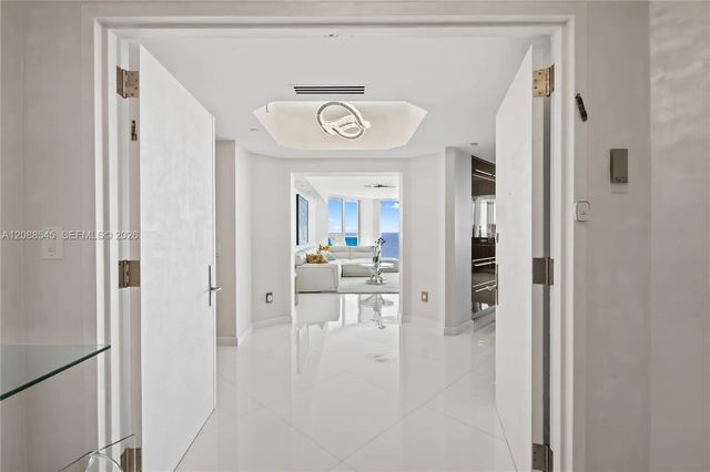2711 S Ocean Drive #1902, Hollywood