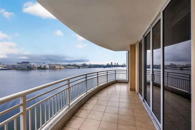 848 Brickell Key Drive #1104, Miami
