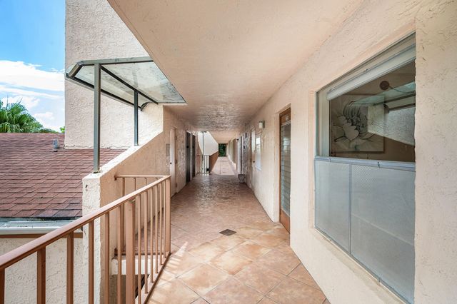 3 of 39 - 14623 Bonaire Boulevard #205, Delray Beach, FL