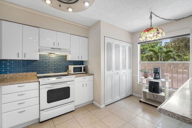4 of 39 - 14623 Bonaire Boulevard #205, Delray Beach, FL