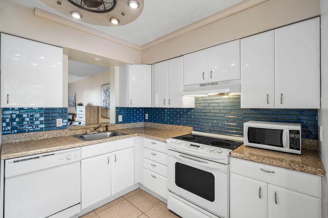 5 of 39 - 14623 Bonaire Boulevard #205, Delray Beach, FL