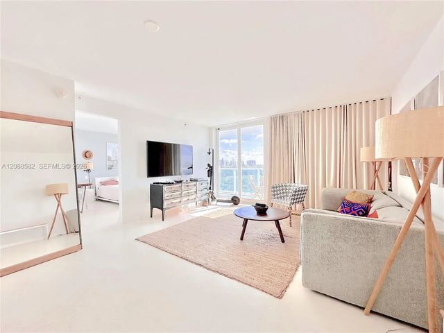 3 of 10 - 1035 West Avenue #704, Miami Beach, FL