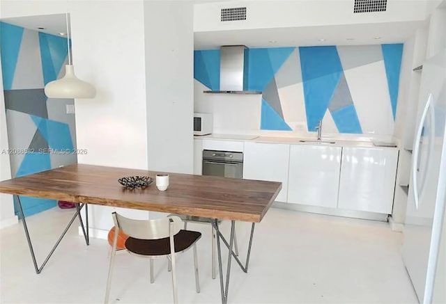 4 of 10 - 1035 West Avenue #704, Miami Beach, FL