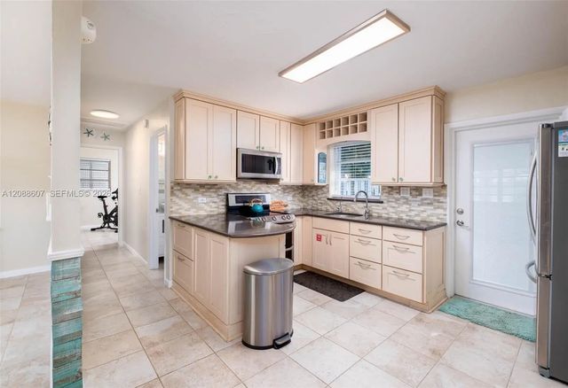 3 of 28 - 11231 2nd Avenue #ocean, Marathon, FL