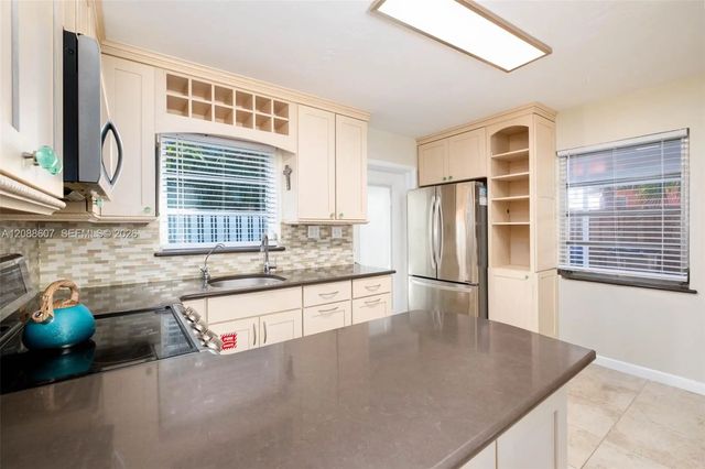 5 of 28 - 11231 2nd Avenue #ocean, Marathon, FL