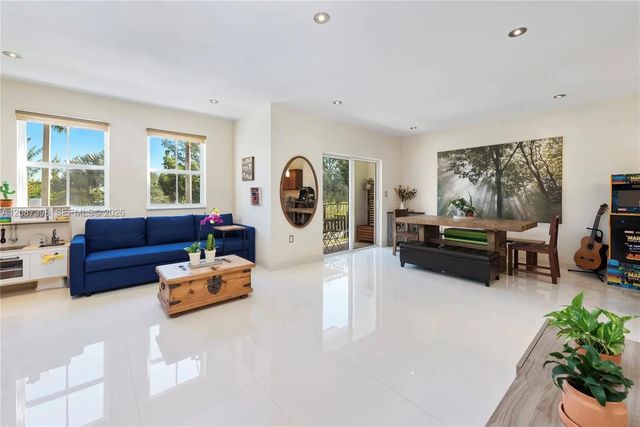 2 of 24 - 8800 Nw 97th Avenue #204, Doral, FL