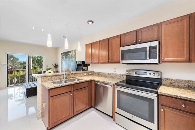 5 of 24 - 8800 Nw 97th Avenue #204, Doral, FL