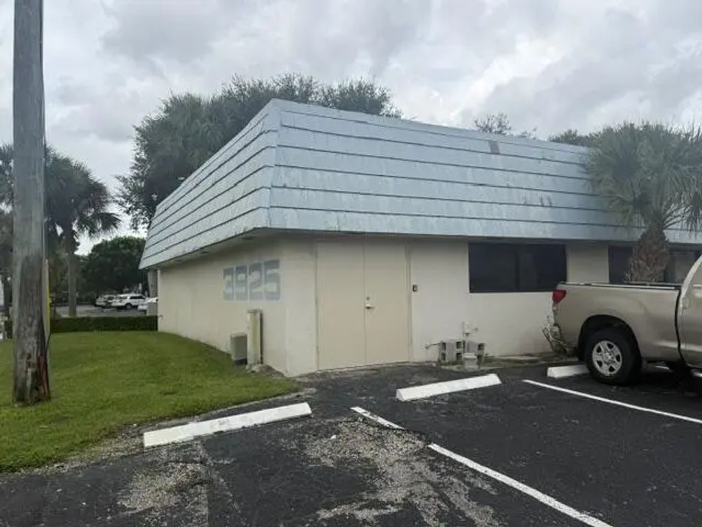 3925 Investment Lane #32, West Palm Beach