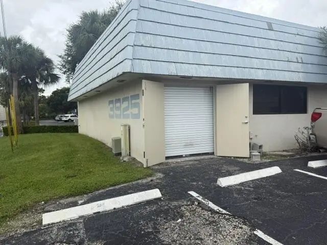 4 of 11 - 3925 Investment Lane #32, West Palm Beach, FL
