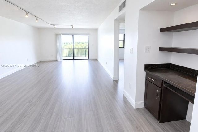 4 of 24 - 16051 Blatt Boulevard #112, Weston, FL