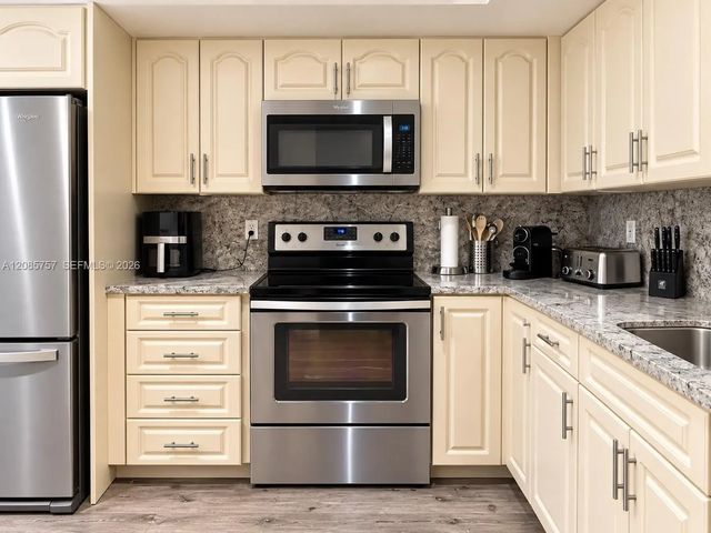 5 of 24 - 16051 Blatt Boulevard #112, Weston, FL