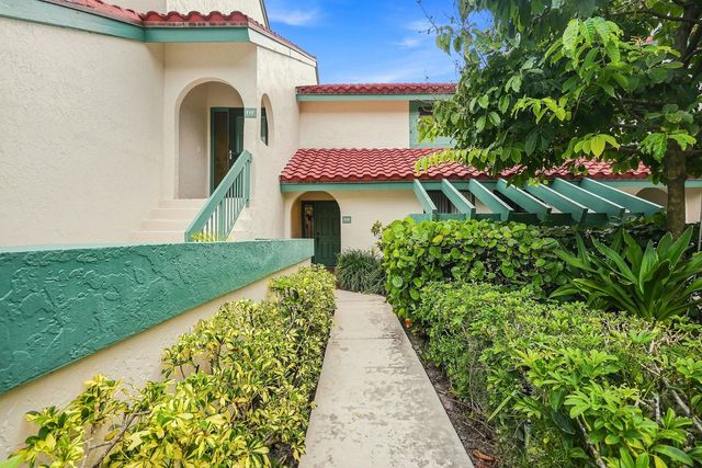 2 of 27 - 11 Lexington Lane E #b, Palm Beach Gardens, FL