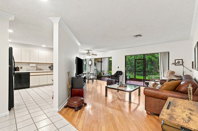 4 of 27 - 11 Lexington Lane E #b, Palm Beach Gardens, FL