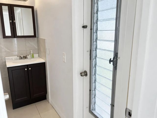 4 of 31 - 8981 Sw 57th Terrace, Miami, FL